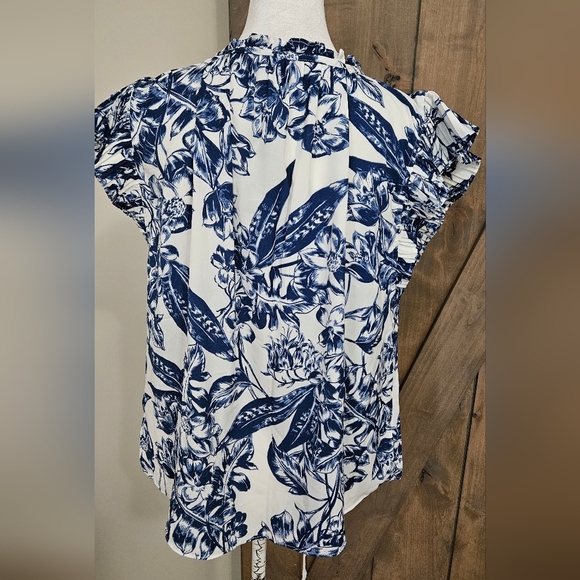 ABERCROMBIE Floral Flutter Sleeve V Neck Tie Front Blouse. Blue/white. S NWT - Picture 13 of 14